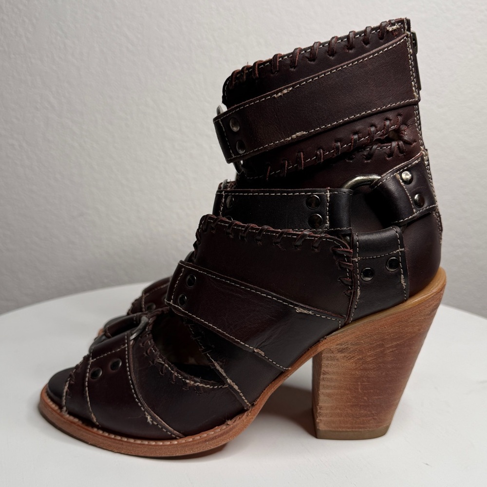 Freebird by Steven Rapture Brown Leather Studded Ring Heeled Sandals Size 9 - Picture 3 of 9